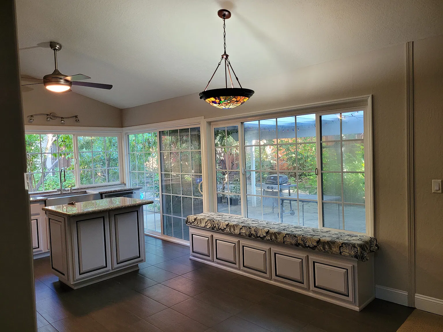3 bed, 1308 sqft, $4,100 — Photo 2