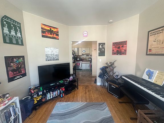 2nd image of 30 Hawthorne St #2
