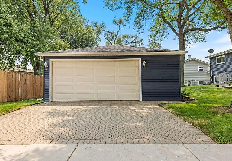 1003 S Finley Rd — Photo 28