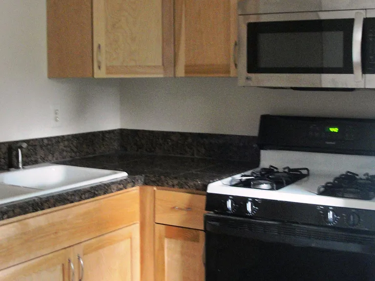 1117 NE Ravenna Blvd — Photo 11