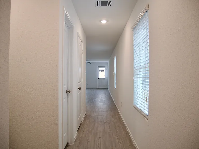7627 Chancery Gate — Photo 3