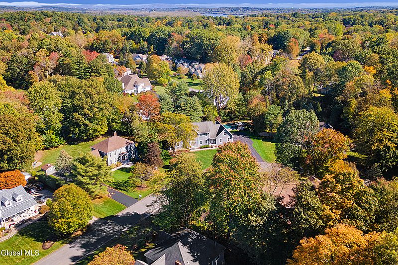 5th image of 18 Dublin Drive