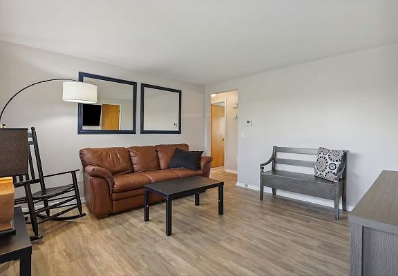 5th image of 12632 Lakeridge St NW