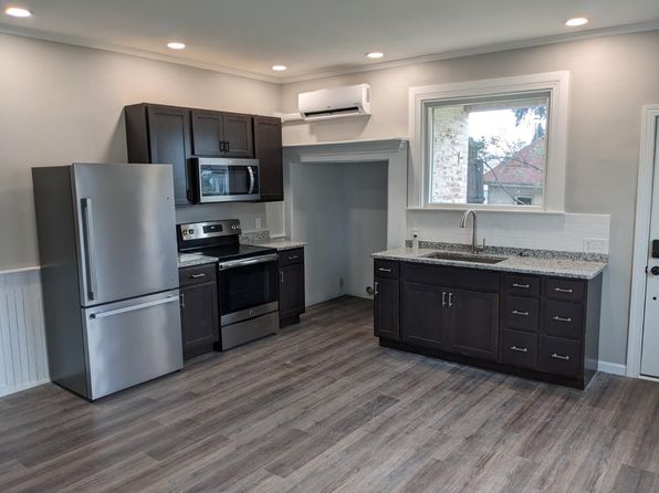 33 E Main St