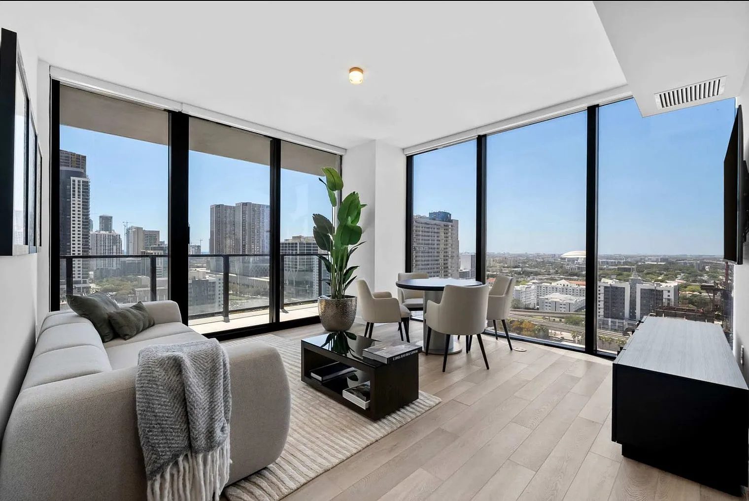 2 bed, 2.0 bath, 1054 sqft, $6,493 — Photo 3