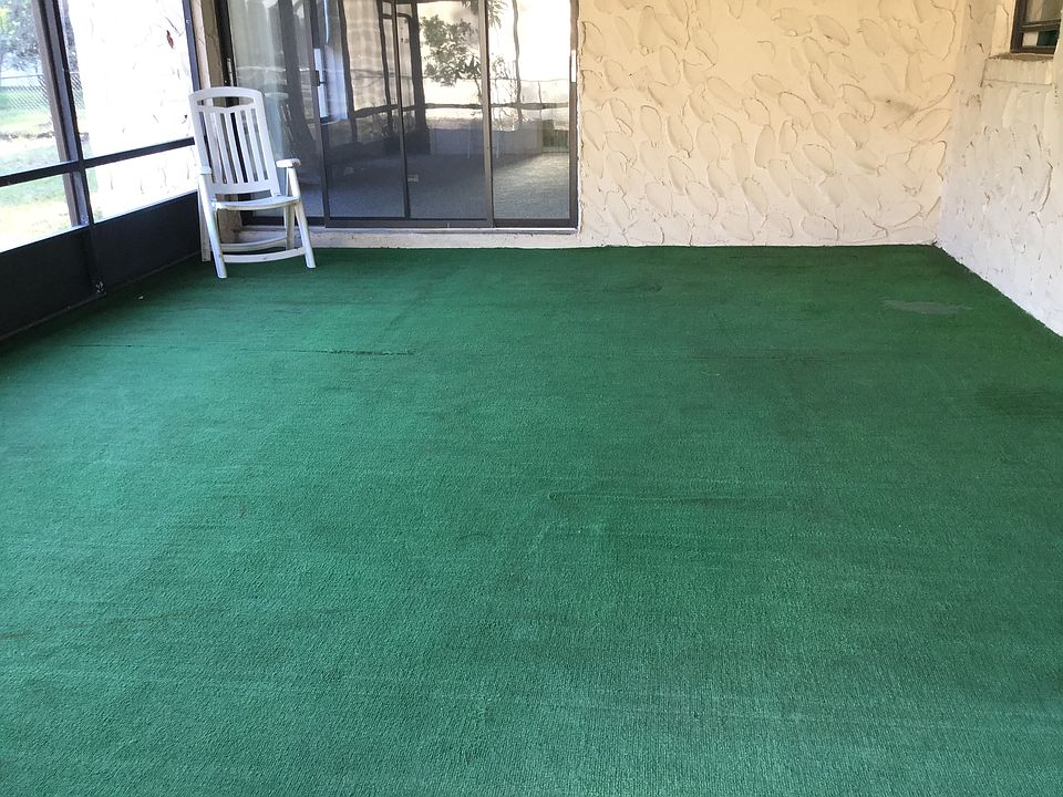 Covered, screened lanai