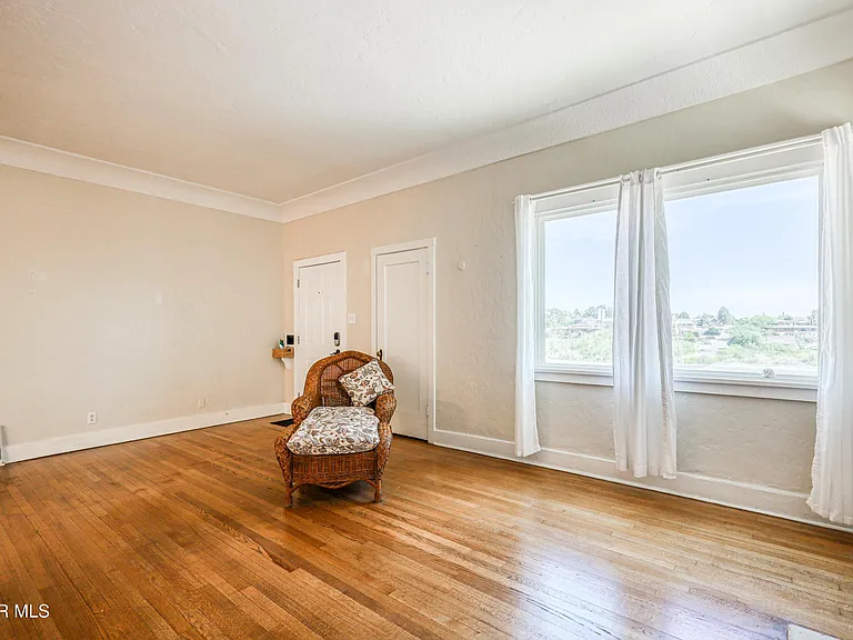 715 E Robinson Ave — Photo 8