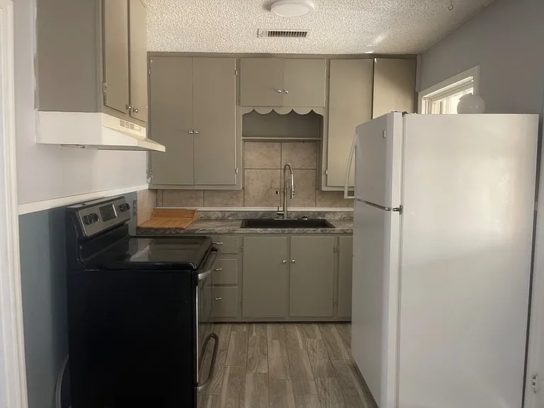 2605 W Washington Ave — Photo 8