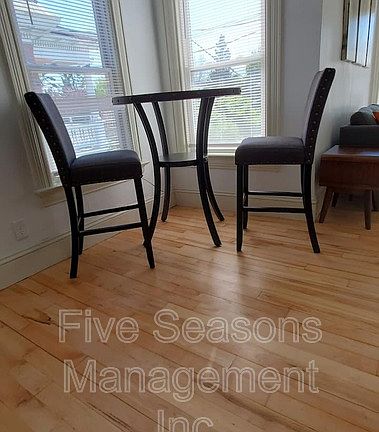 2nd image of 94 N Winooski Ave #2