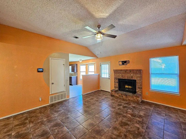 1507 Nina Dr — Photo 7