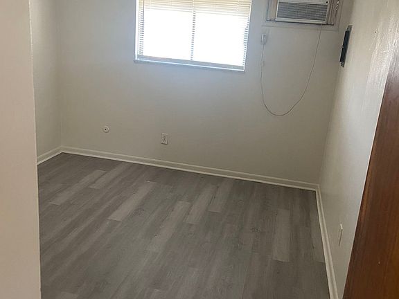 4th image of 667 Riverview Dr #C