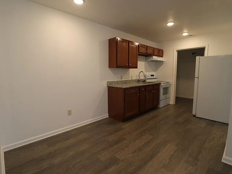 1409 W Spruce Way — Photo 5