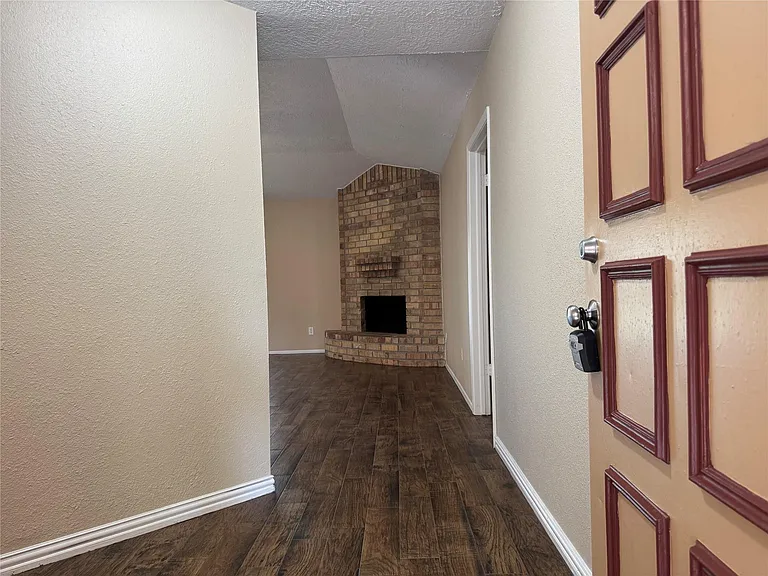 9831 Shell Rock Rd — Photo 6