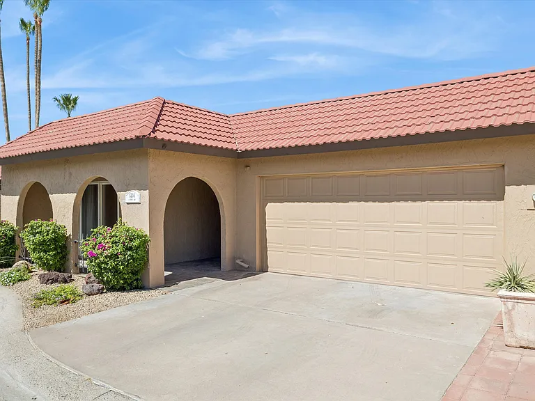 5208 N 78th Way — Photo 3