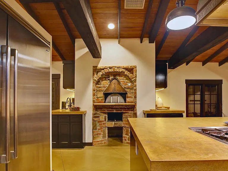 2570 Nichols Canyon Rd — Photo 18