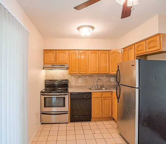 Maybrook Village Apartments — Photo 9
