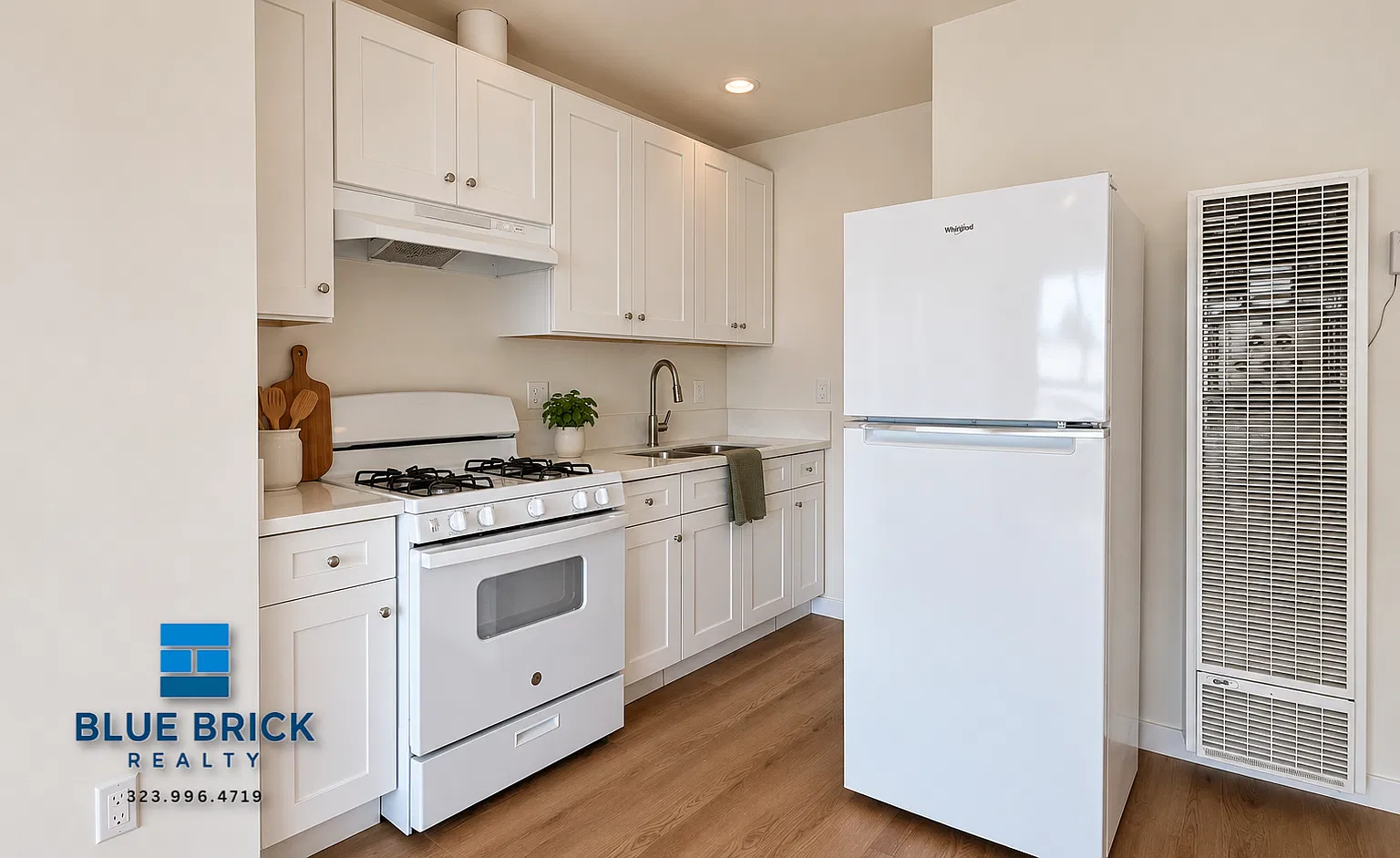 3950 Hillcrest Dr — Photo 2