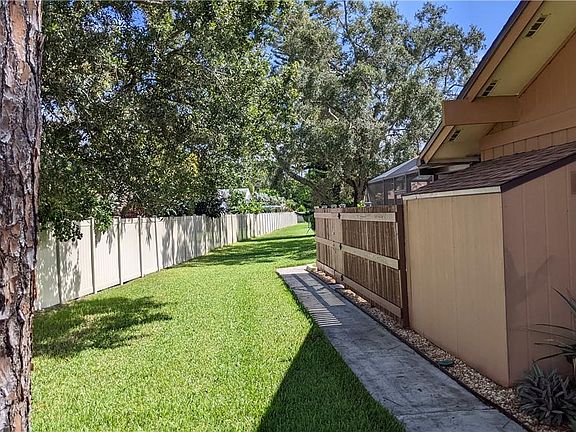 3rd image of 15425 Crystal Lake Dr
