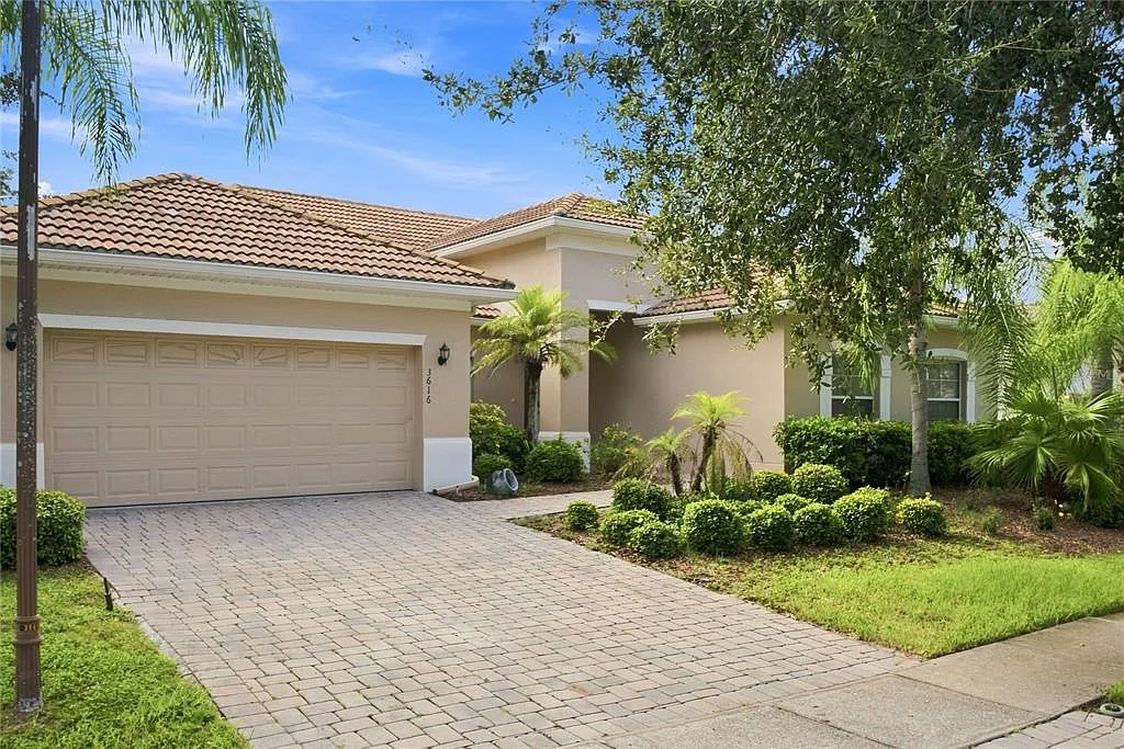 4 bed, 3.0 bath, 2262 sqft, $3,500 — Photo 2