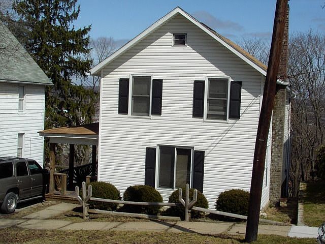 2nd image of 219 E Scribner Ave