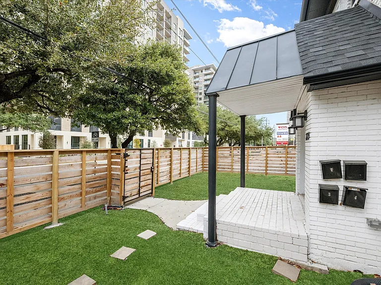 1119 Waugh Dr #4 — Photo 9