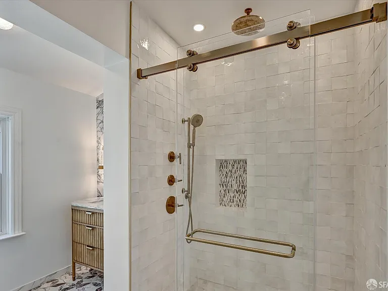 656 Hayes St — Photo 10