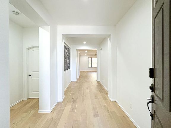 3rd image of 122 W Aster Dr