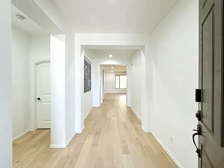 122 W Aster Dr — Photo 3