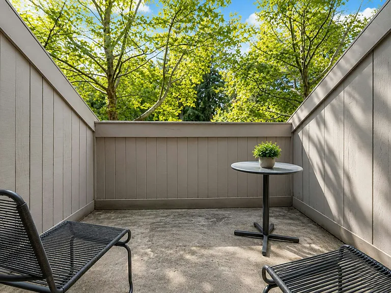 7 Newcastle Ct — Photo 11