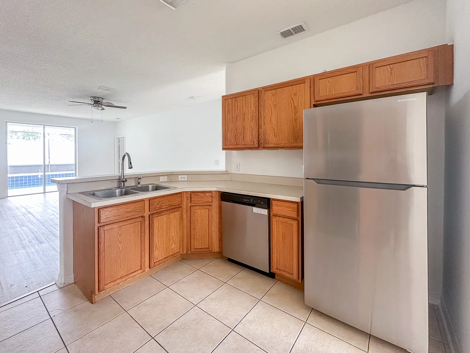 5 bed, 1825 sqft, $2,200 — Photo 4