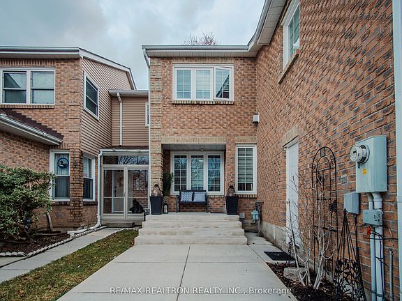 2nd image of 1039 Rowntree Cres