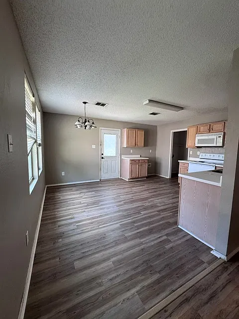5409 Comanche Wells Dr