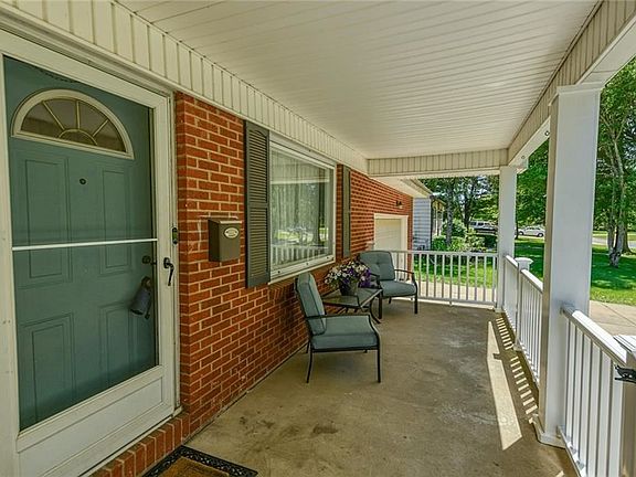 5th image of 7563 Clovermead Ave