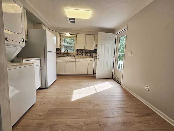 5th image of 906 Paoli St #B