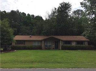 9904 Edgecliff Dr, Moss Point, MS 39562