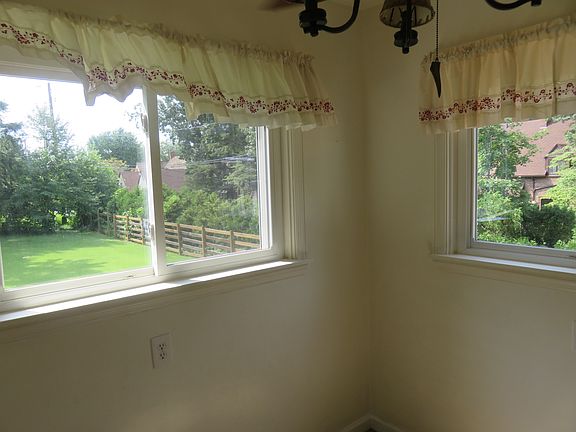 Backyard view Breakfast Nook