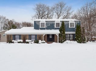 827 5th Ave, Libertyville, IL 60048