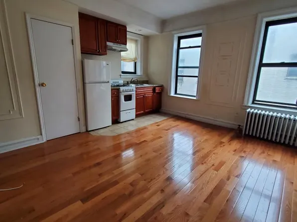 7911 Fifth Avenue image 1 of 3