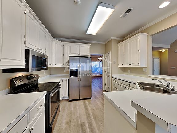 3rd image of 114 Ashwood Ct