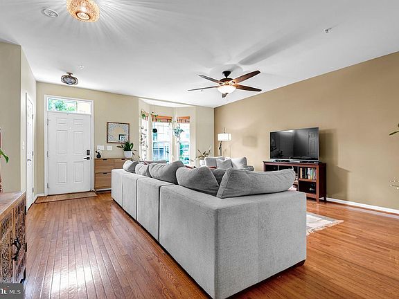 4th image of 3781 Bedford Dr