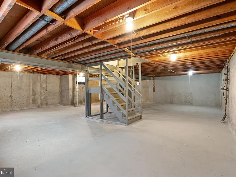 8902 Huxley Ct — Photo 71