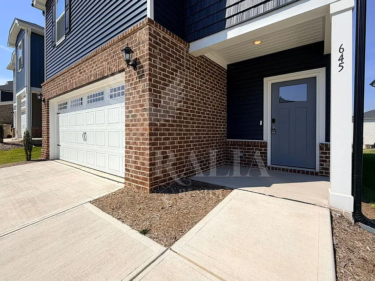 645 Red River Dr — Photo 2