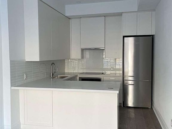 3rd image of 18 Greenbriar Rd #2