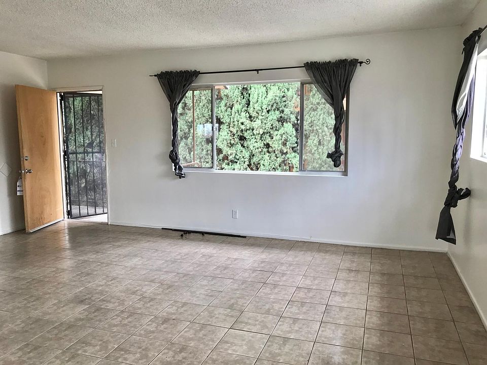 Dinning room to entrance door