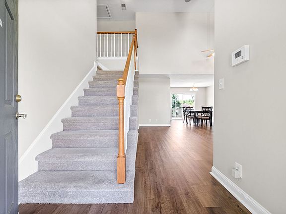 4th image of 680 Foxfield Dr