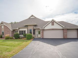 8488 S Deerwood Ln #44, Franklin, WI 53132