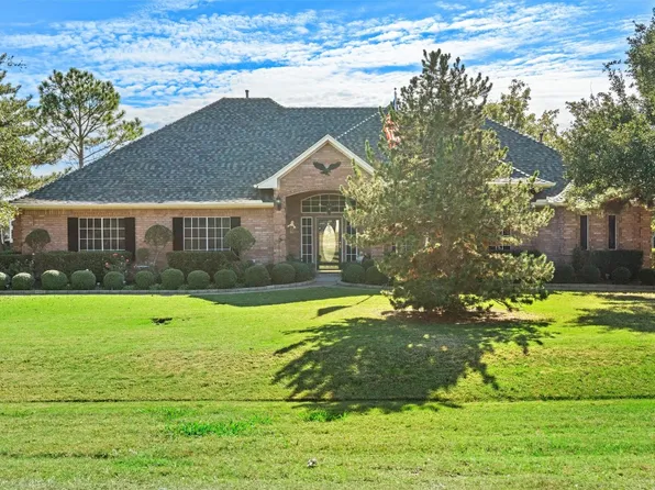 9500 Timbercrest Dr N, Burleson, TX 76028
