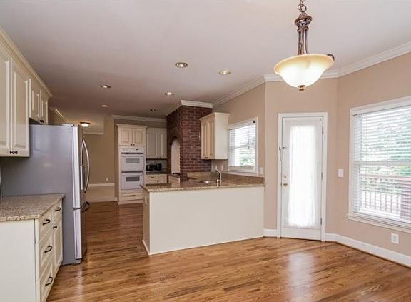 5th image of 5190 Beech Forest Dr