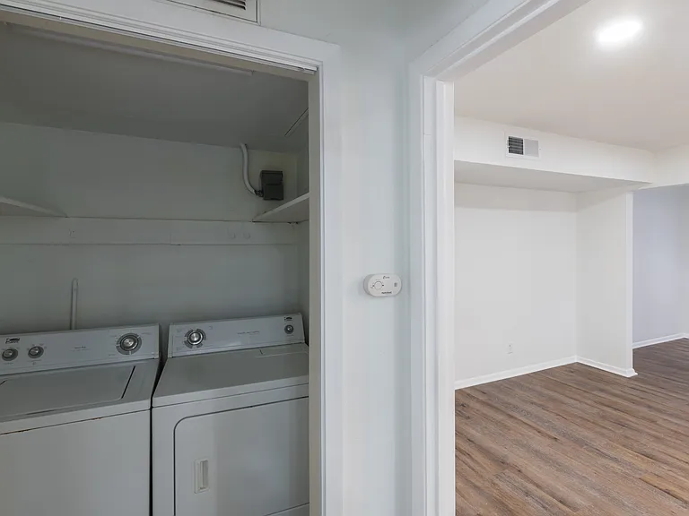5921 Gaston Ave #M — Photo 8