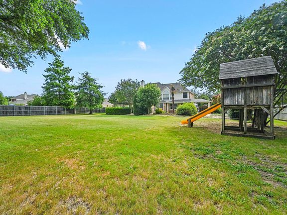 4th image of 310 Canyon Lake Dr